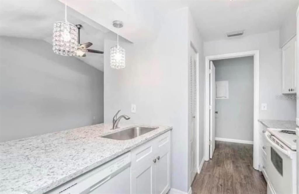 For Sale: $199,000 (2 beds, 2 baths, 1139 Square Feet)