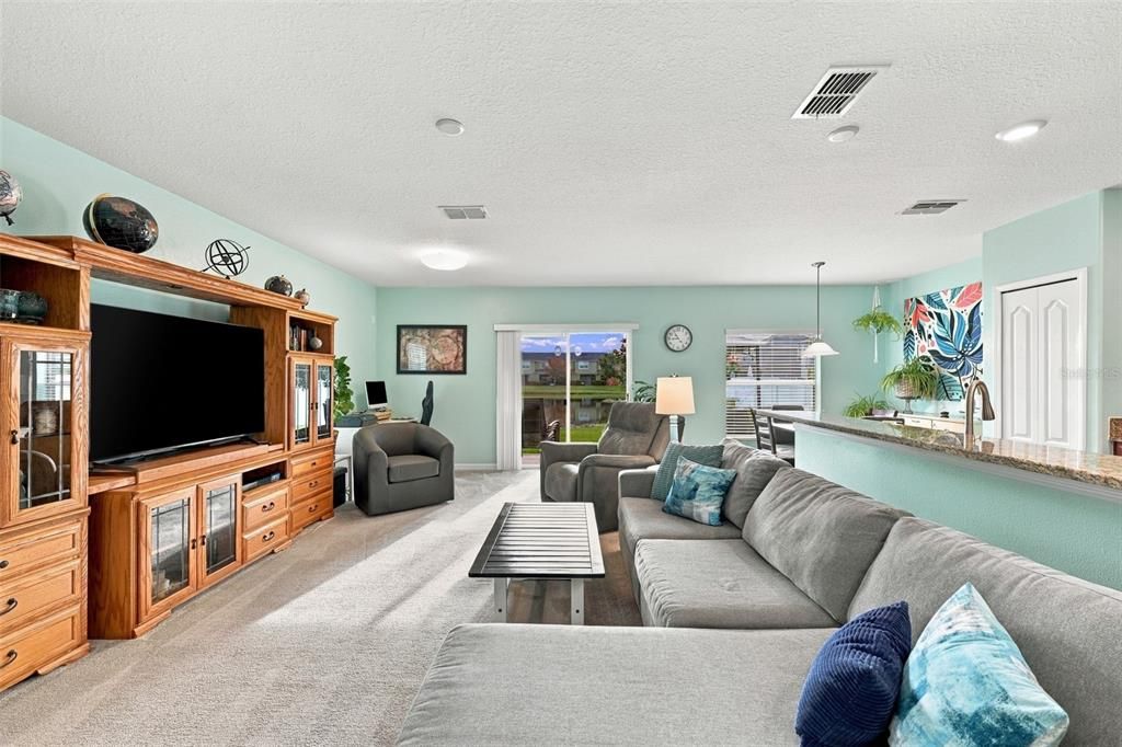 For Sale: $298,000 (4 beds, 2 baths, 1761 Square Feet)