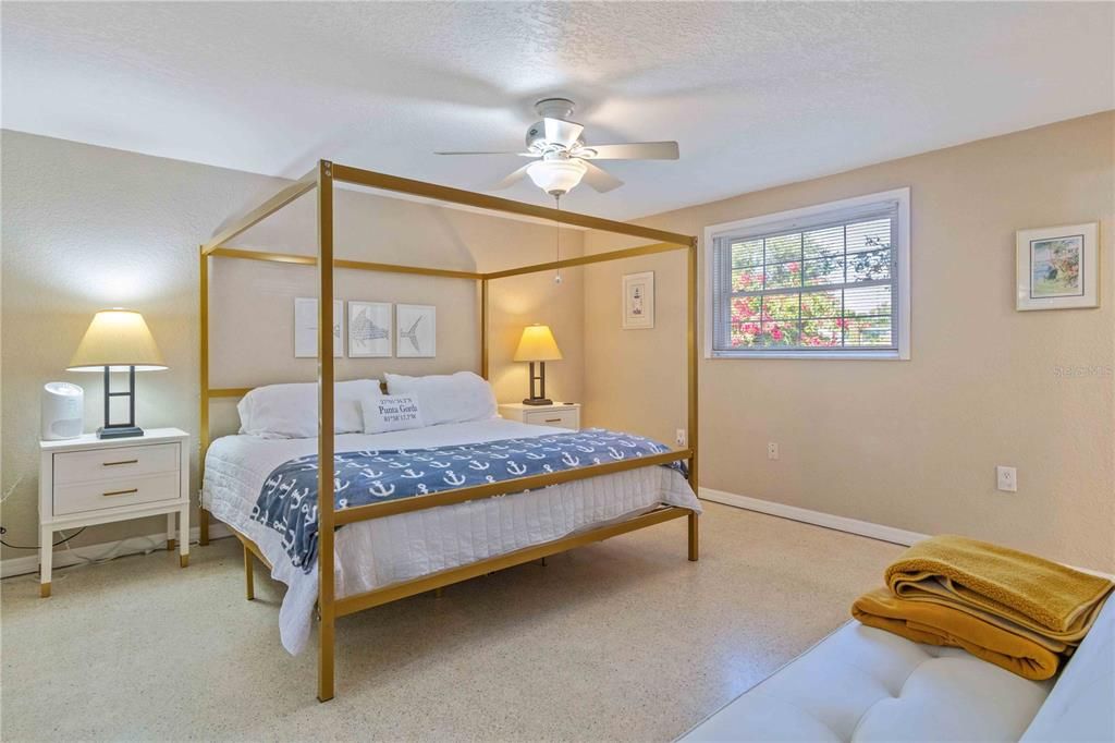 For Sale: $355,000 (2 beds, 2 baths, 1118 Square Feet)
