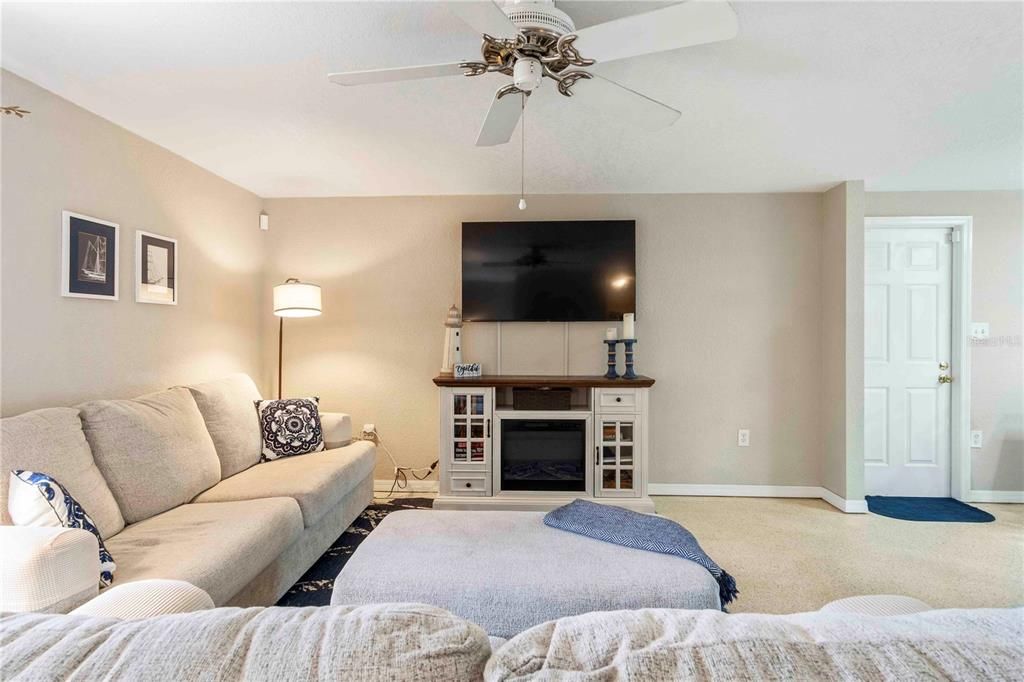 For Sale: $355,000 (2 beds, 2 baths, 1118 Square Feet)