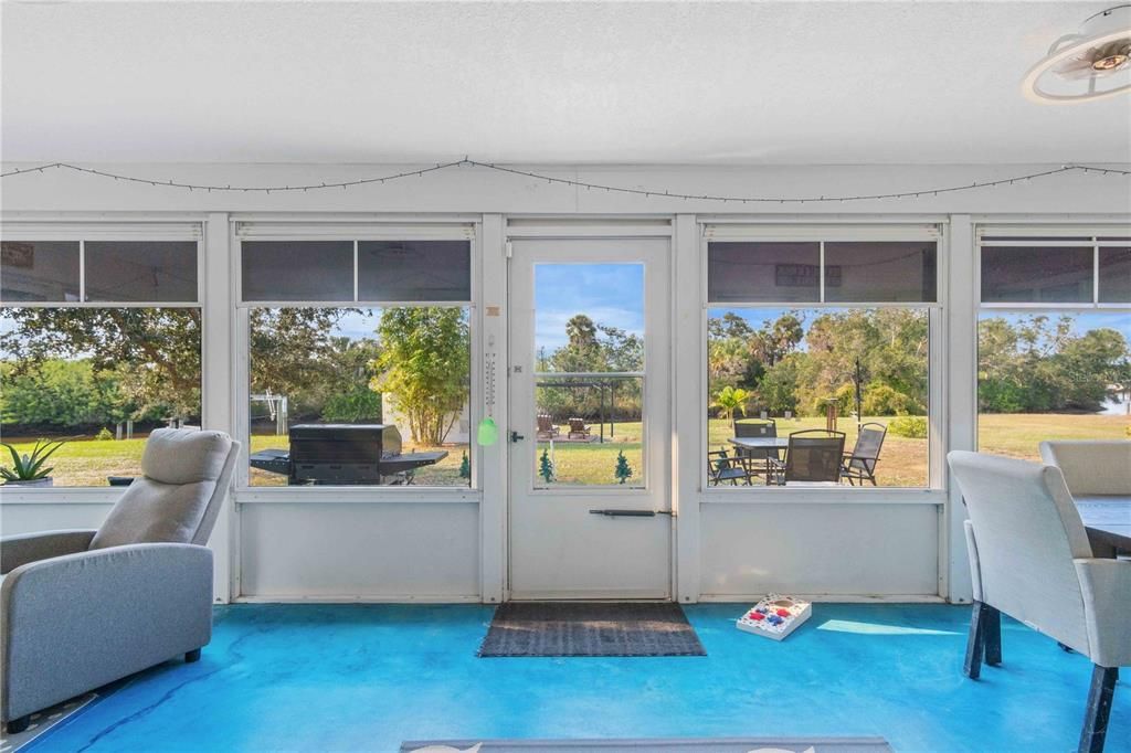 For Sale: $355,000 (2 beds, 2 baths, 1118 Square Feet)