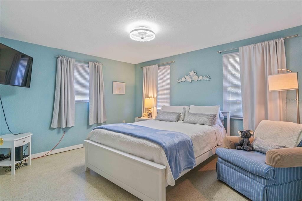 For Sale: $355,000 (2 beds, 2 baths, 1118 Square Feet)