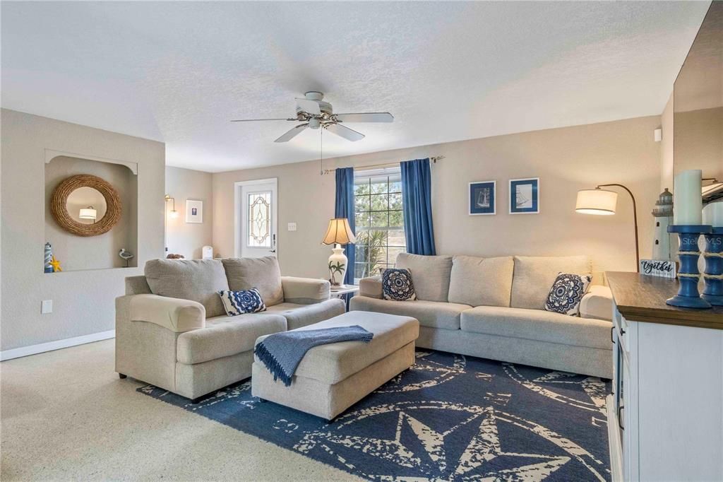 For Sale: $355,000 (2 beds, 2 baths, 1118 Square Feet)