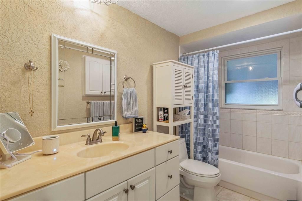 For Sale: $355,000 (2 beds, 2 baths, 1118 Square Feet)
