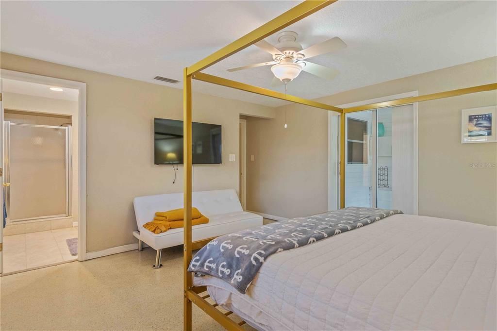 For Sale: $355,000 (2 beds, 2 baths, 1118 Square Feet)