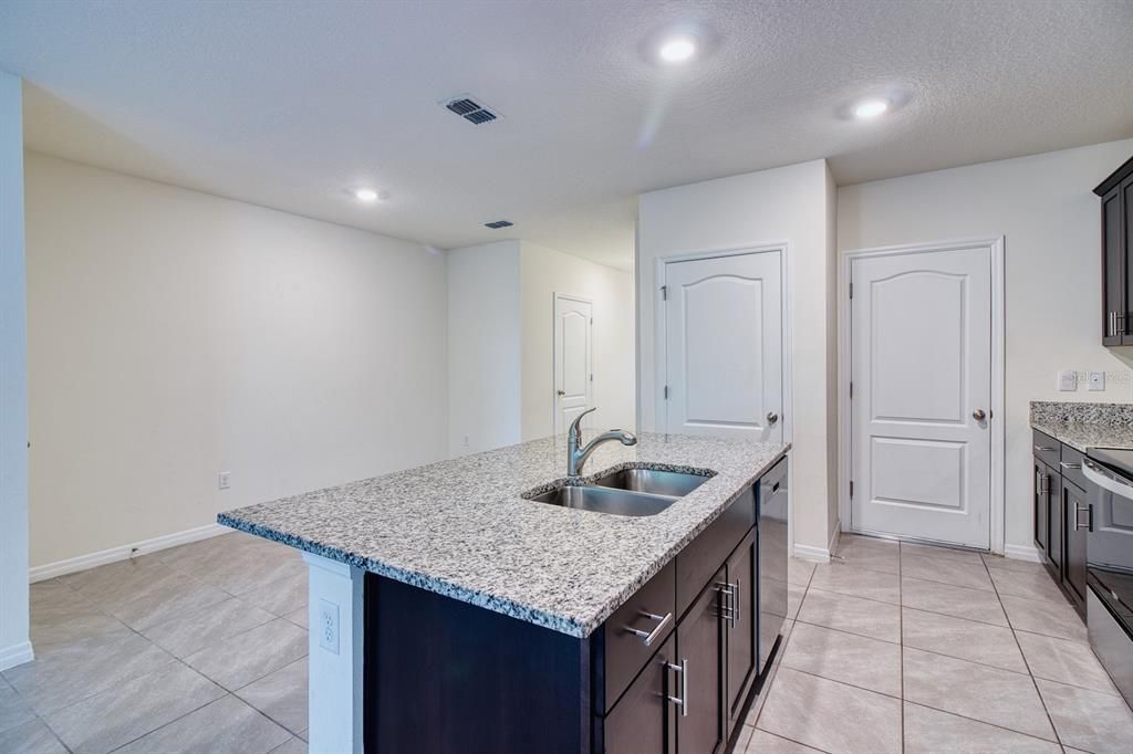 For Rent: $2,200 (3 beds, 2 baths, 1624 Square Feet)