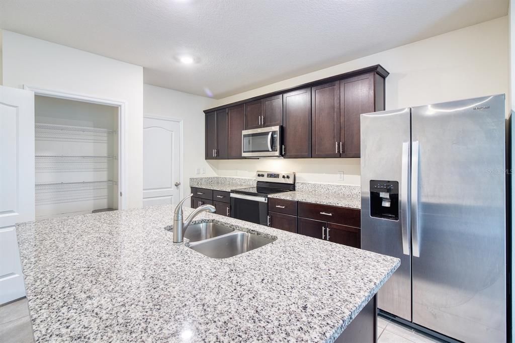 For Rent: $2,200 (3 beds, 2 baths, 1624 Square Feet)