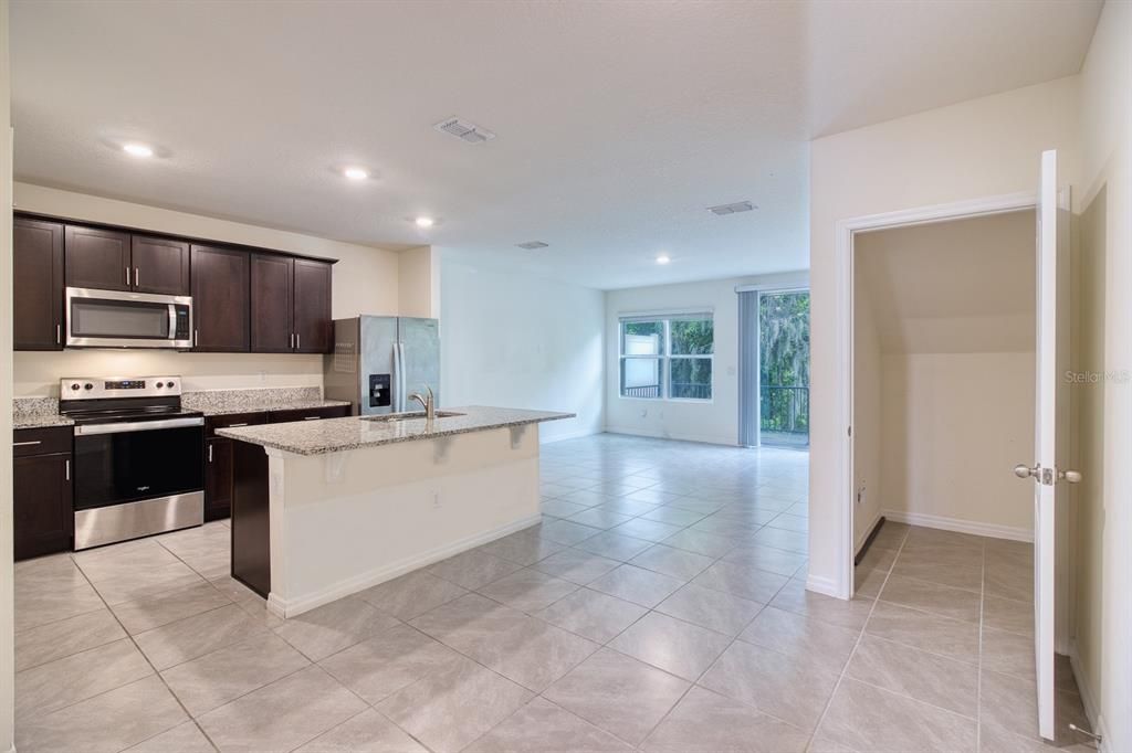For Rent: $2,200 (3 beds, 2 baths, 1624 Square Feet)