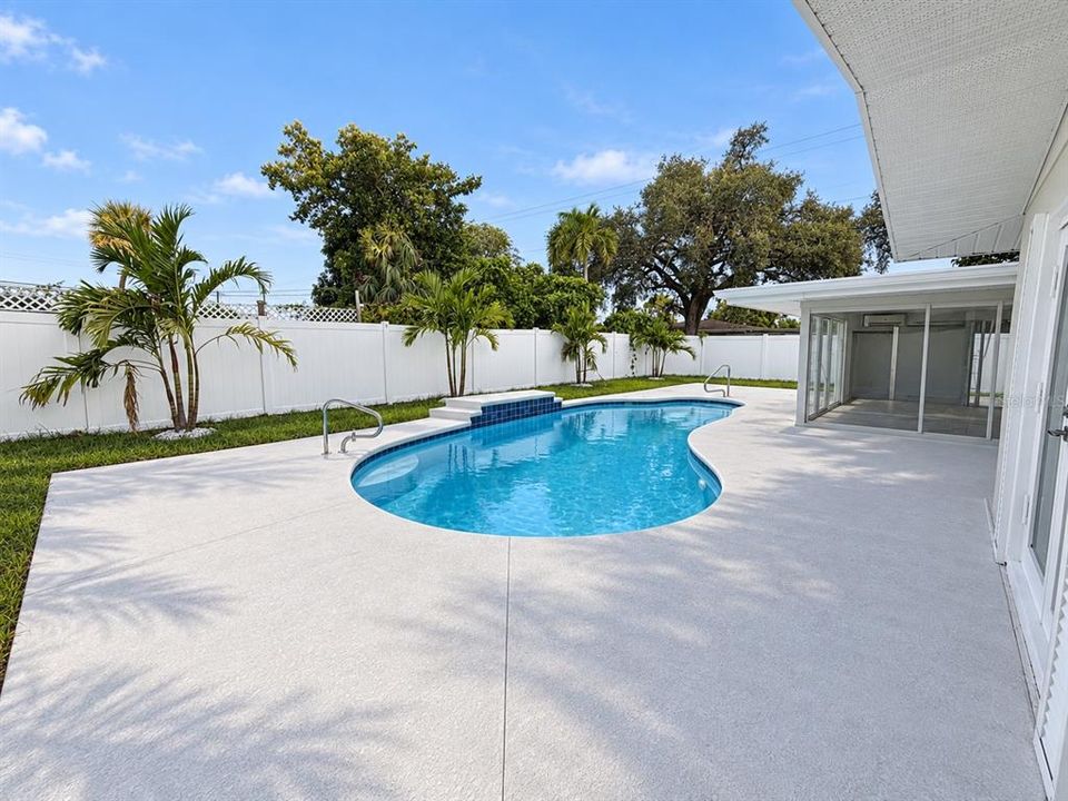 For Sale: $359,000 (2 beds, 2 baths, 1420 Square Feet)