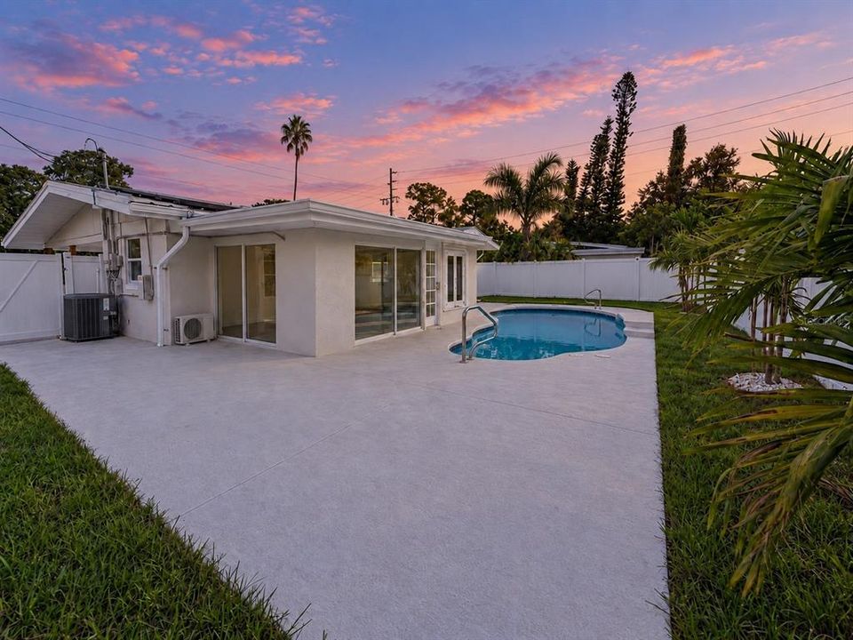 For Sale: $359,000 (2 beds, 2 baths, 1420 Square Feet)