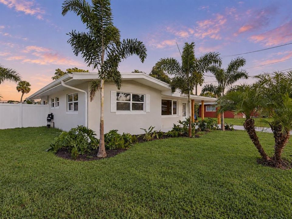 For Sale: $359,000 (2 beds, 2 baths, 1420 Square Feet)