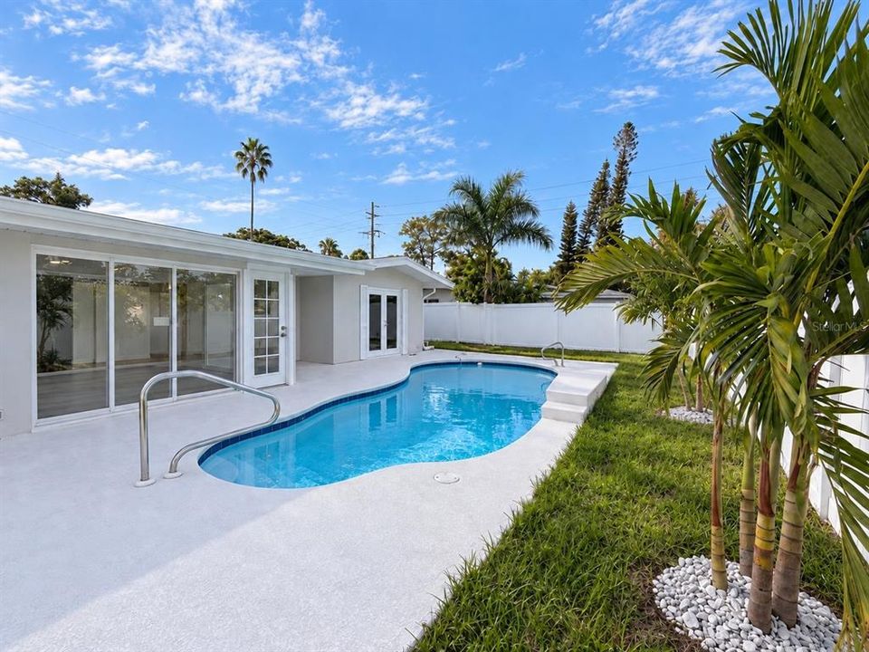 For Sale: $359,000 (2 beds, 2 baths, 1420 Square Feet)