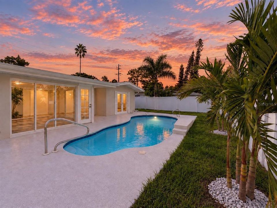For Sale: $359,000 (2 beds, 2 baths, 1420 Square Feet)