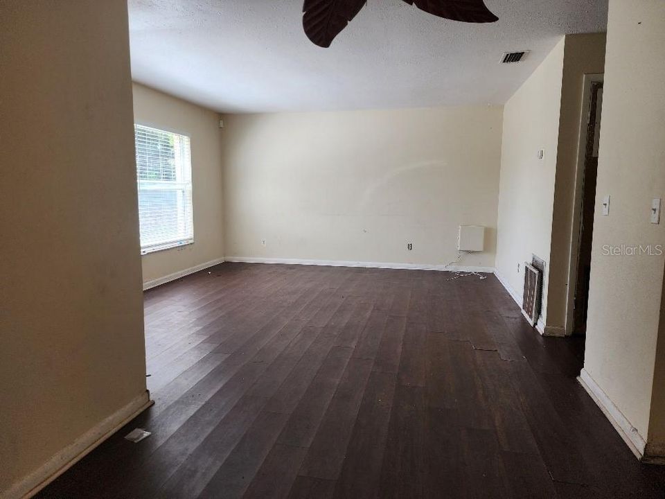 For Sale: $219,900 (3 beds, 2 baths, 1434 Square Feet)
