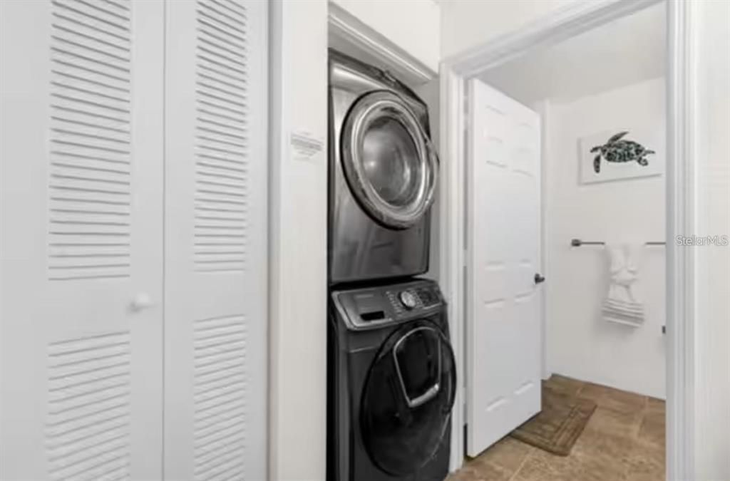 For Rent: $2,200 (3 beds, 2 baths, 1296 Square Feet)