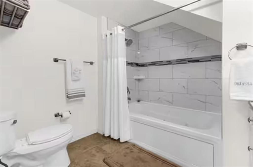 For Rent: $2,200 (3 beds, 2 baths, 1296 Square Feet)