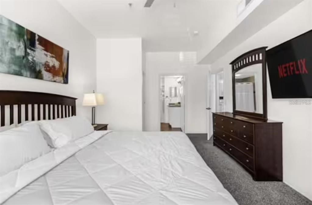 For Rent: $2,200 (3 beds, 2 baths, 1296 Square Feet)