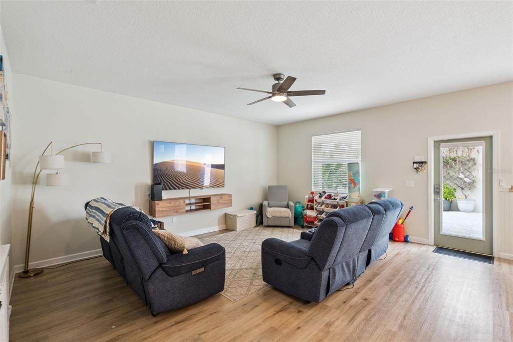 For Sale: $525,000 (3 beds, 2 baths, 2175 Square Feet)