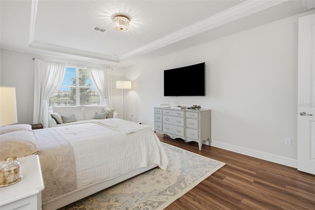 For Sale: $1,690,000 (6 beds, 4 baths, 4359 Square Feet)