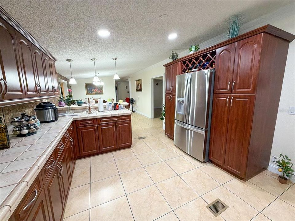 For Sale: $299,000 (3 beds, 2 baths, 2196 Square Feet)