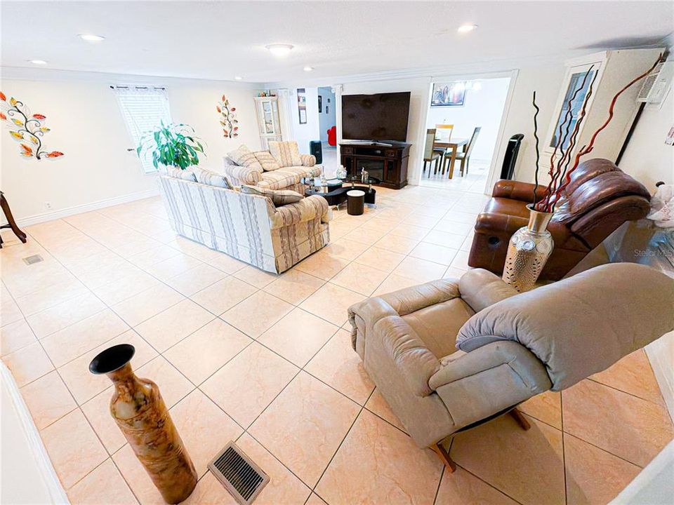 For Sale: $299,000 (3 beds, 2 baths, 2196 Square Feet)