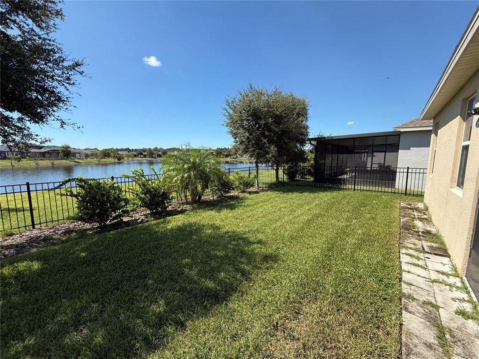 For Sale: $294,500 (2 beds, 2 baths, 1408 Square Feet)