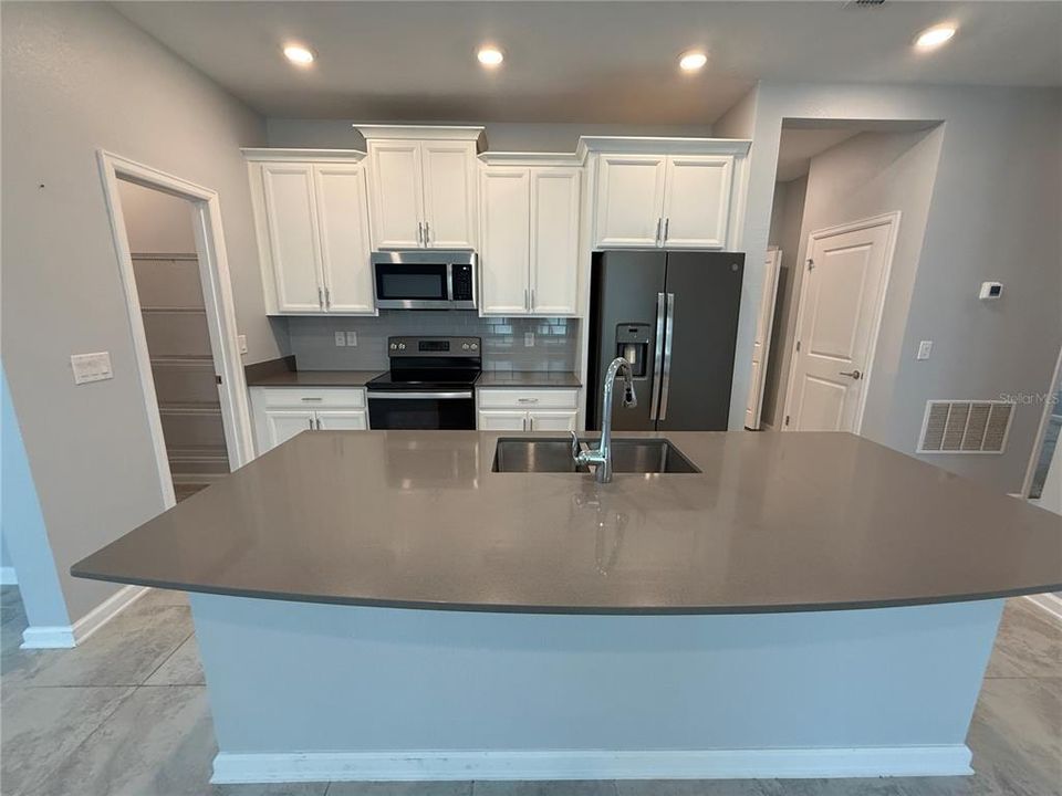 For Sale: $294,500 (2 beds, 2 baths, 1408 Square Feet)