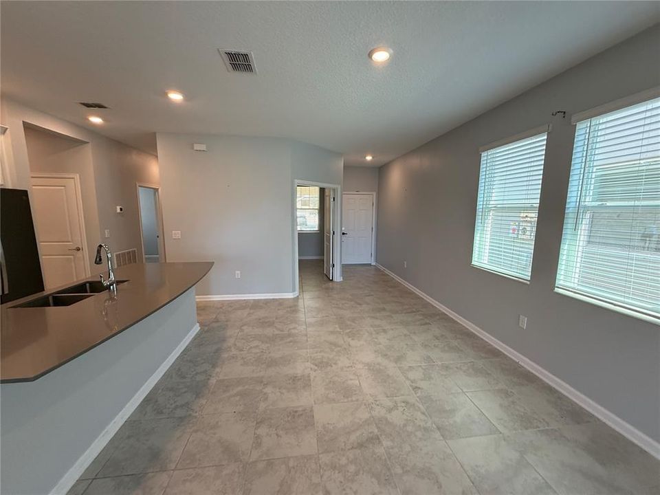 For Sale: $294,500 (2 beds, 2 baths, 1408 Square Feet)
