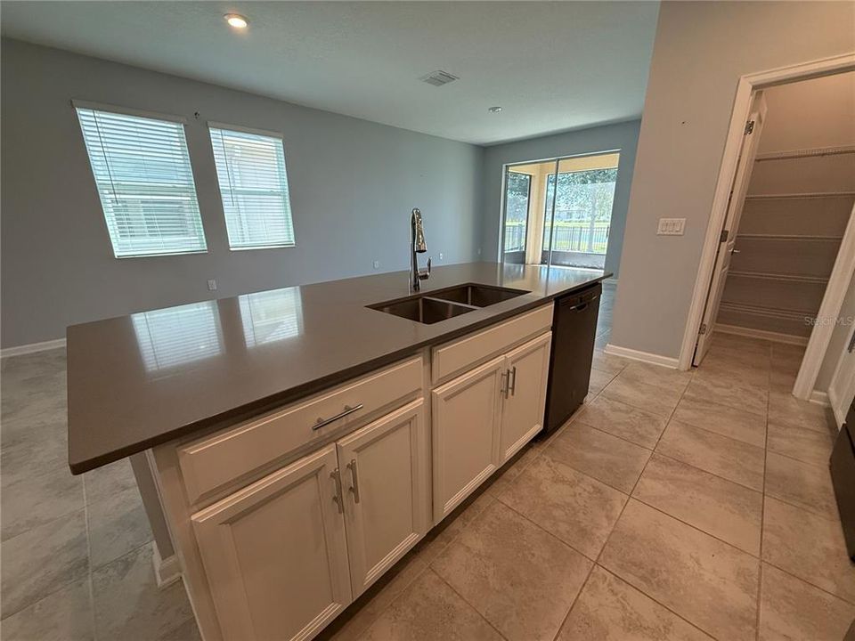 For Sale: $294,500 (2 beds, 2 baths, 1408 Square Feet)