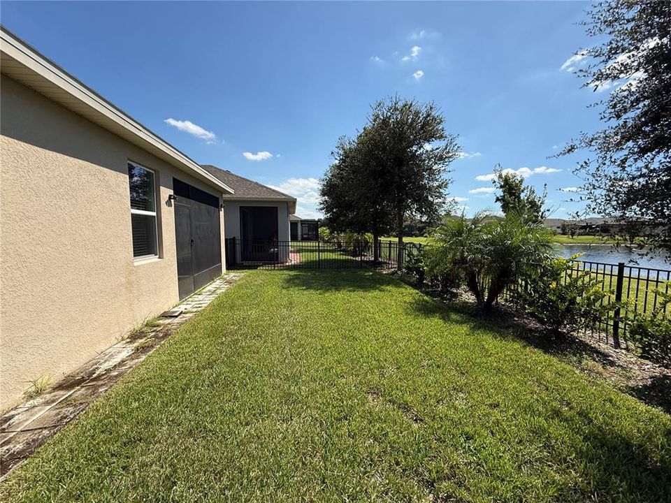 For Sale: $294,500 (2 beds, 2 baths, 1408 Square Feet)