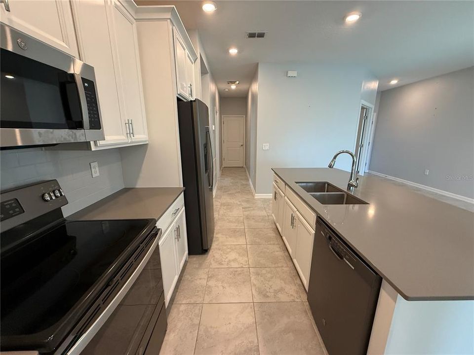For Sale: $294,500 (2 beds, 2 baths, 1408 Square Feet)