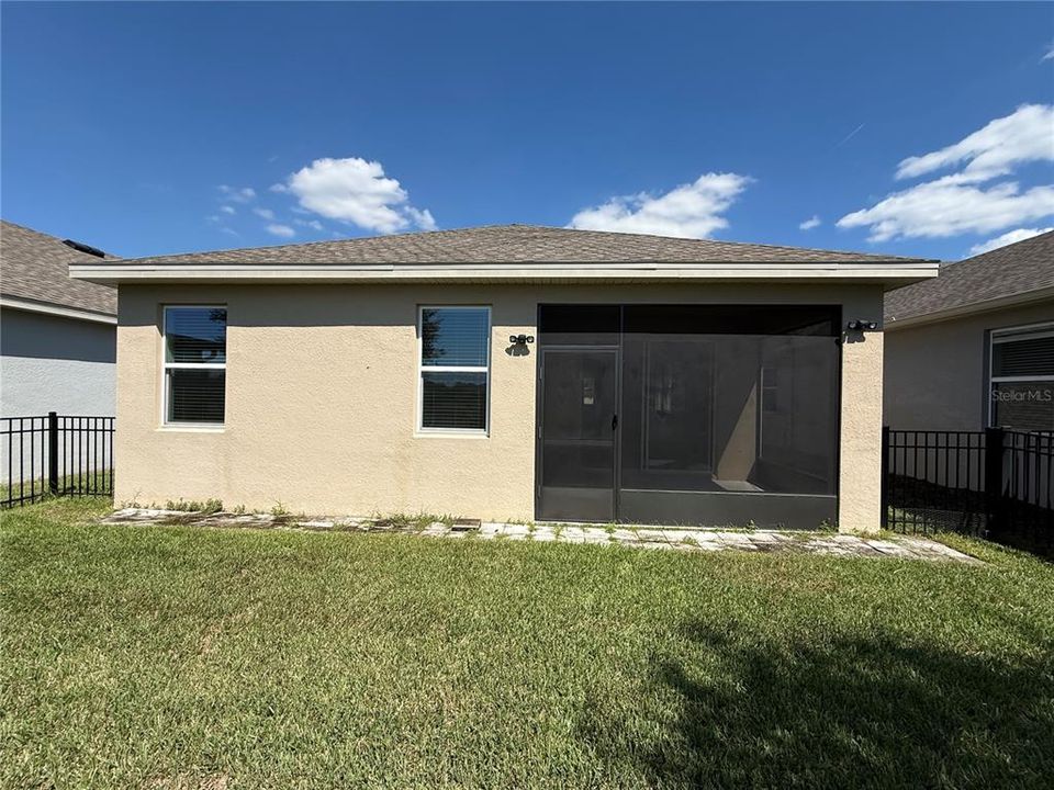 For Sale: $294,500 (2 beds, 2 baths, 1408 Square Feet)