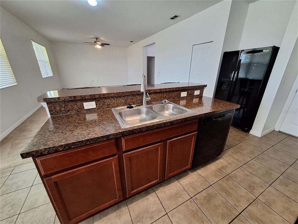 For Rent: $2,195 (3 beds, 2 baths, 2349 Square Feet)