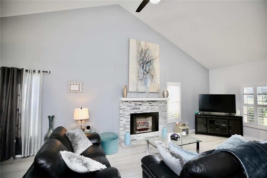 For Sale: $299,990 (2 beds, 2 baths, 1230 Square Feet)