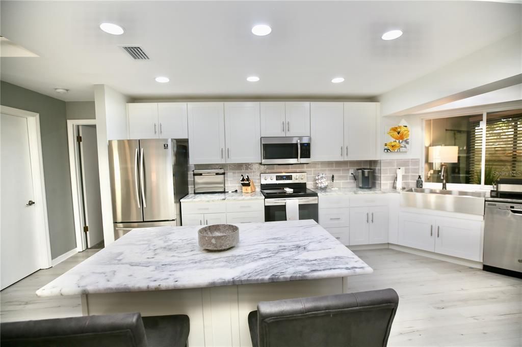 For Sale: $299,990 (2 beds, 2 baths, 1230 Square Feet)