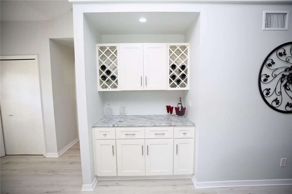 For Sale: $299,990 (2 beds, 2 baths, 1230 Square Feet)