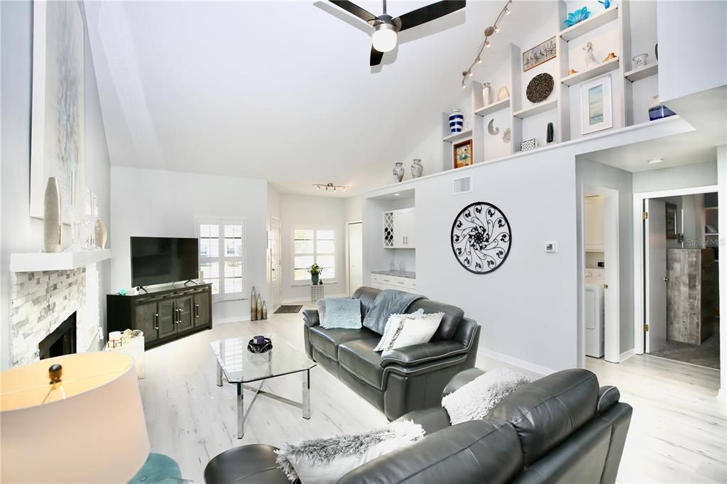 For Sale: $299,990 (2 beds, 2 baths, 1230 Square Feet)
