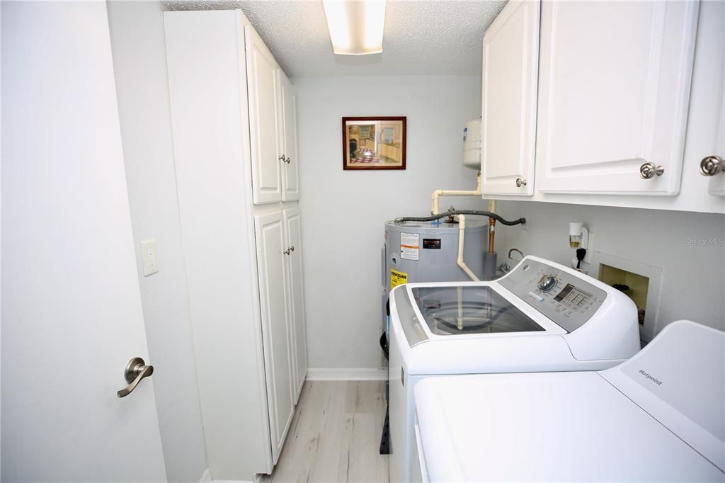 For Sale: $299,990 (2 beds, 2 baths, 1230 Square Feet)