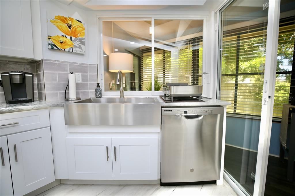 For Sale: $299,990 (2 beds, 2 baths, 1230 Square Feet)