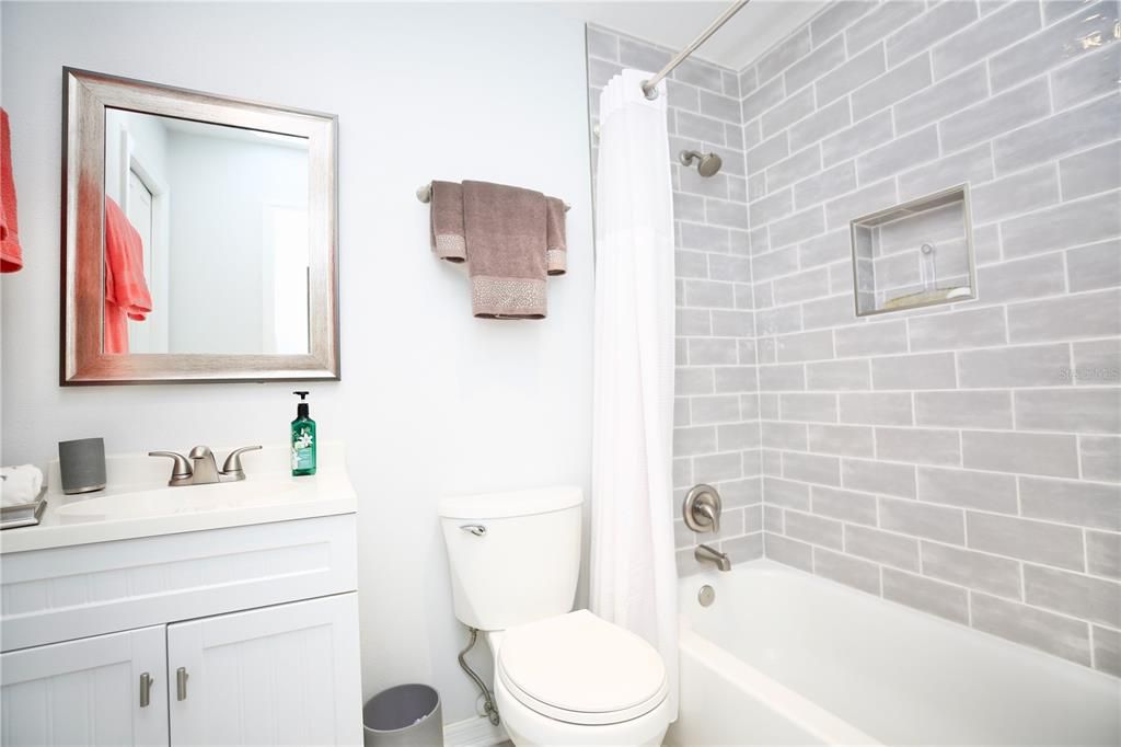 For Sale: $299,990 (2 beds, 2 baths, 1230 Square Feet)