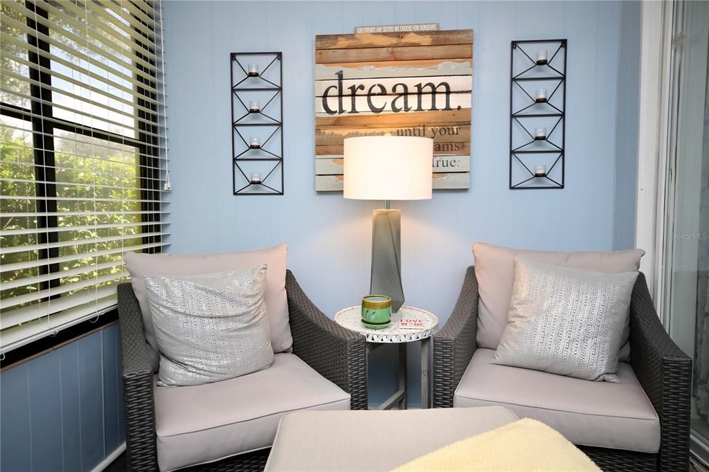 For Sale: $299,990 (2 beds, 2 baths, 1230 Square Feet)