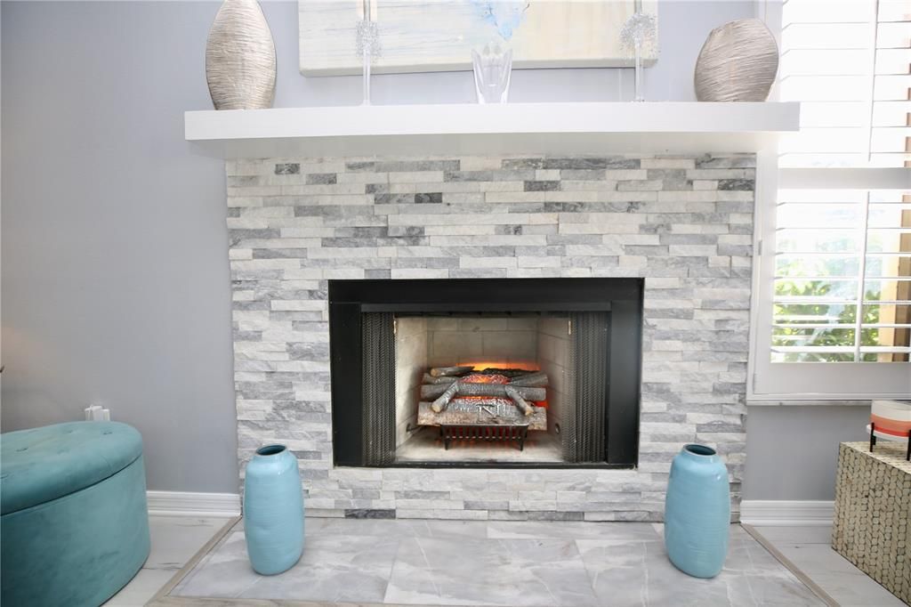 For Sale: $299,990 (2 beds, 2 baths, 1230 Square Feet)