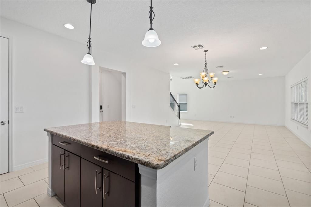 For Sale: $675,000 (5 beds, 3 baths, 2862 Square Feet)