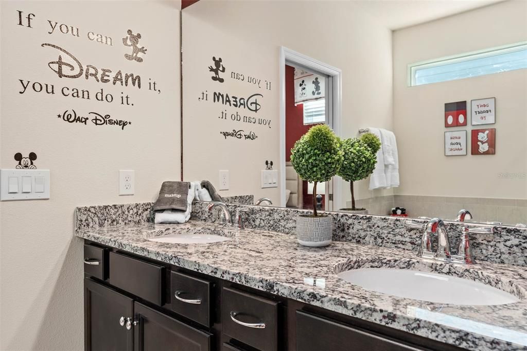 For Sale: $575,000 (5 beds, 5 baths, 2622 Square Feet)