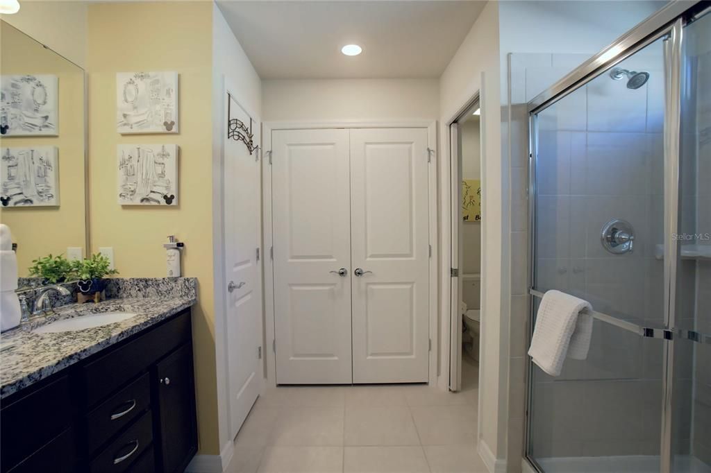 For Sale: $575,000 (5 beds, 5 baths, 2622 Square Feet)