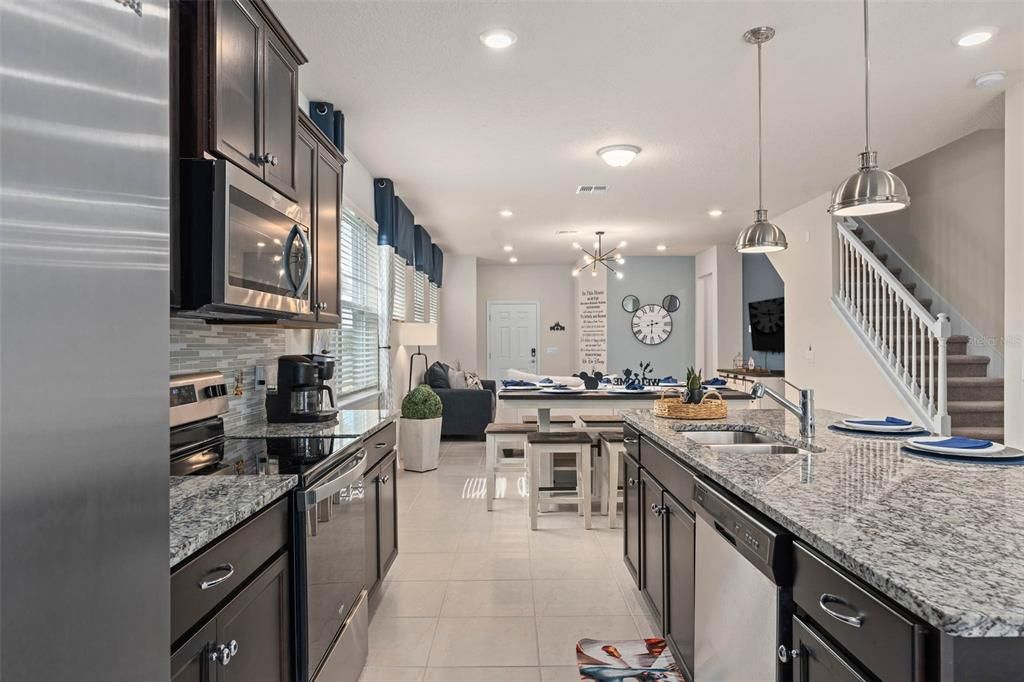For Sale: $575,000 (5 beds, 5 baths, 2622 Square Feet)