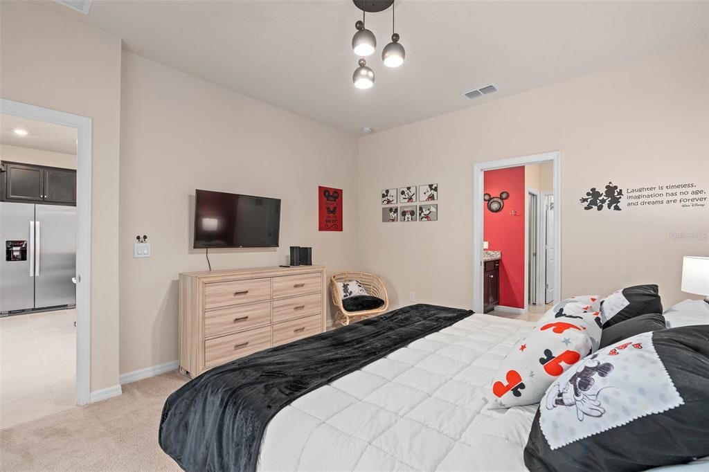 For Sale: $575,000 (5 beds, 5 baths, 2622 Square Feet)