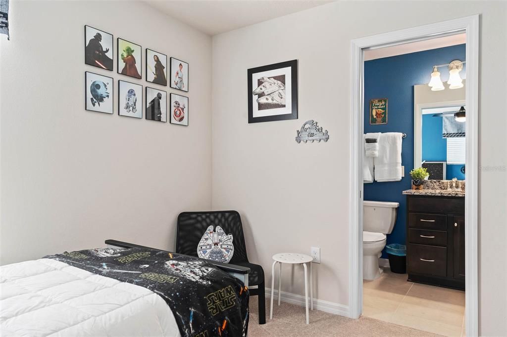 For Sale: $575,000 (5 beds, 5 baths, 2622 Square Feet)