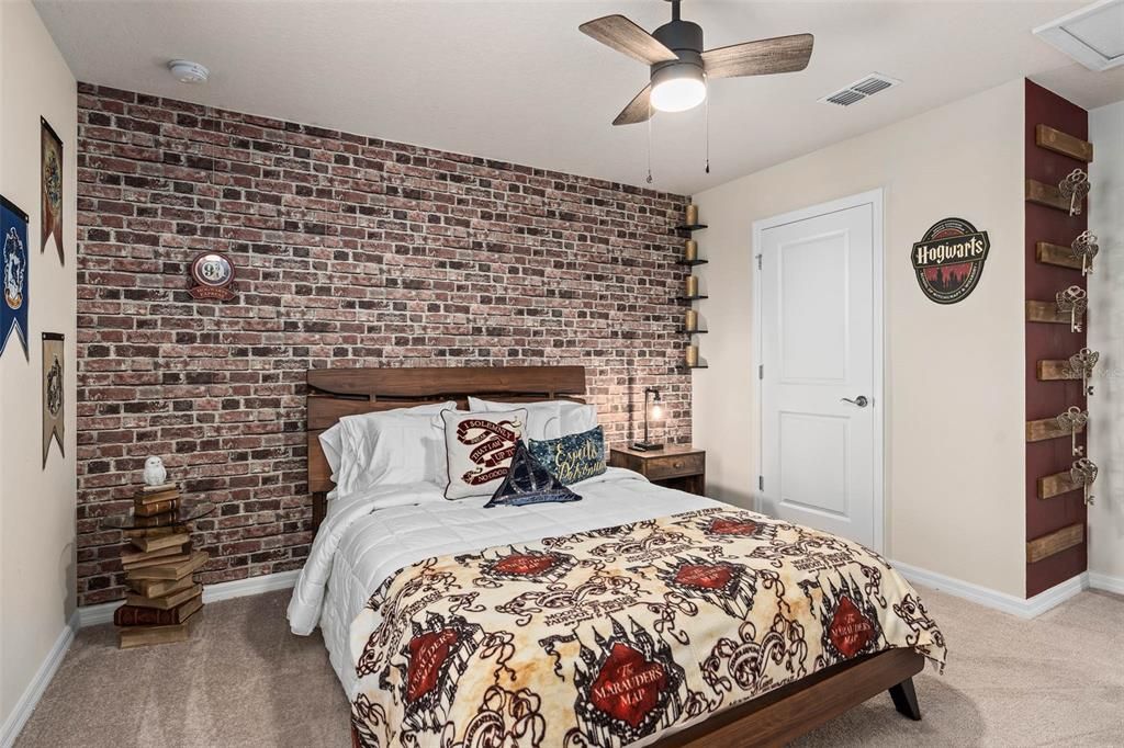 For Sale: $575,000 (5 beds, 5 baths, 2622 Square Feet)
