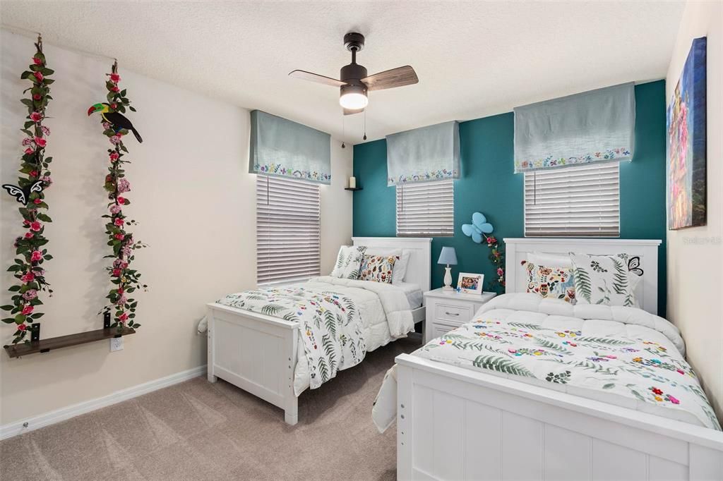 For Sale: $575,000 (5 beds, 5 baths, 2622 Square Feet)